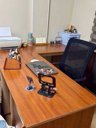 Mesa de estudio/despacho en esquina.