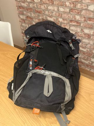 Mochila Quechua 20L Air con funda impermeable