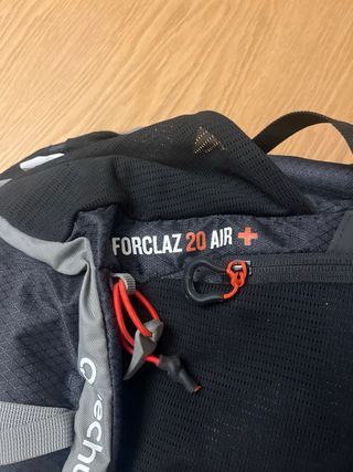 Mochila Quechua 20L Air con funda impermeable