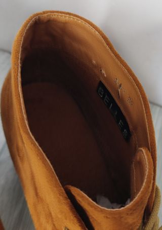 Botines camel con tacón ancho cómodos y elegantes