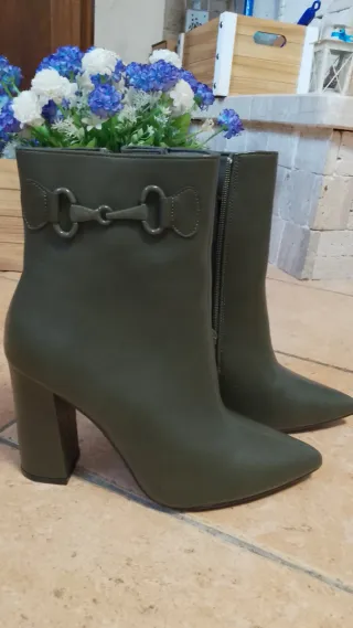 Stivaletti eleganti con fibbia