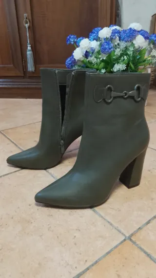 Stivaletti eleganti con fibbia