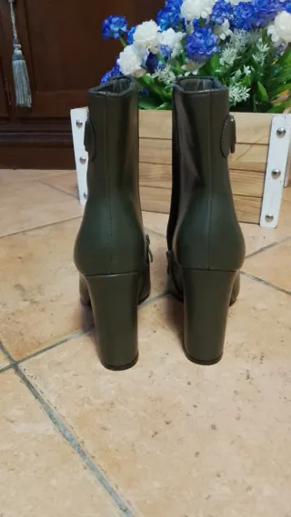 Stivaletti eleganti con fibbia