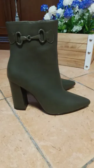 Stivaletti eleganti con fibbia