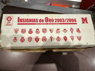 Insignias de fútbol doradas