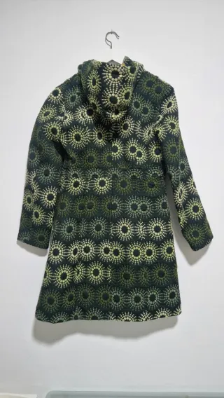 Abrigo Desigual estampado verde y amarillo