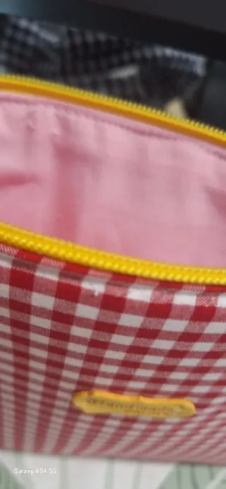 Funda libro/literaria cuadros rojos