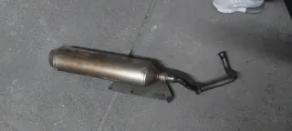 Sillín,Tubo escape moto BTWN 125cc y Maletero