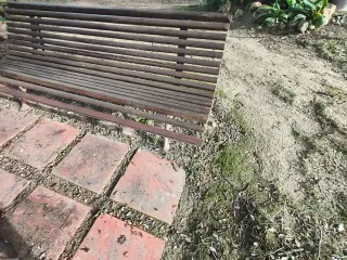 Banco de jardín de madera y metal