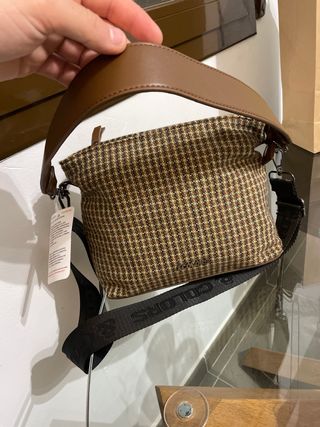 Bolso de tela marca & Colors.