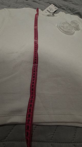 Camiseta blanca con flores bordadas Talla M