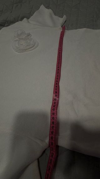 Camiseta blanca con flores bordadas Talla M