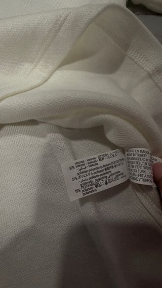 Camiseta blanca con flores bordadas Talla M