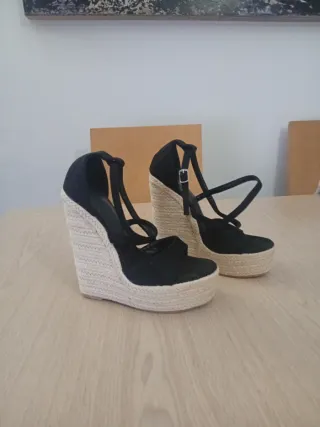 Sandalias cuña negras