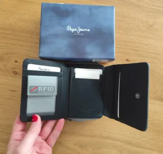 Cartera Pepe Jeans a estrenar . ENVÍO