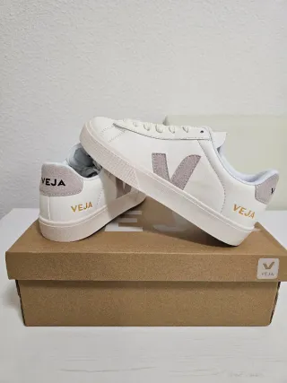 Zapatillas Veja Blancas y Grises