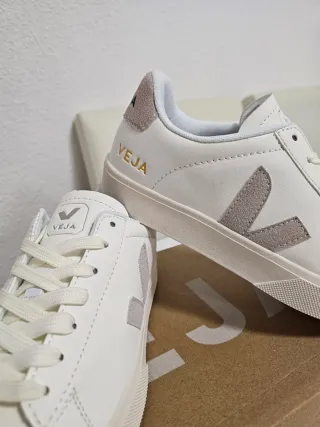 Zapatillas Veja Blancas y Grises