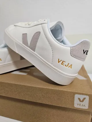 Zapatillas Veja Blancas y Grises