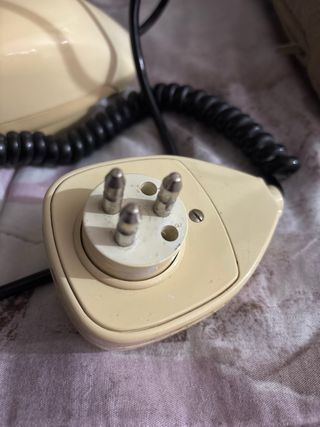 Telefono vintage beige con disco