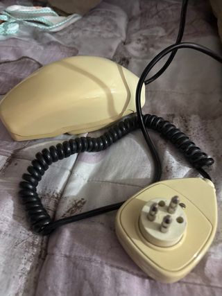 Telefono vintage beige con disco
