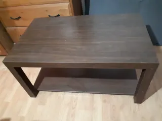 2 Mesas auxiliares de madera