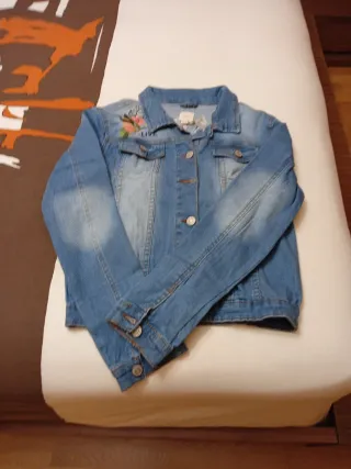 Cazadora vaquera Sfera bordada T.13/14