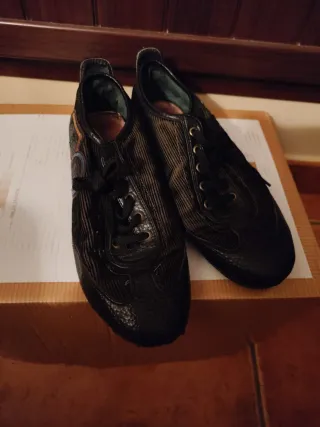 Zapatillas deportivas negras y multicolor