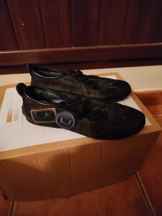 Zapatillas deportivas negras y multicolor