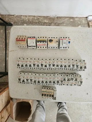 Lote Magnetotérmicos Eléctricos