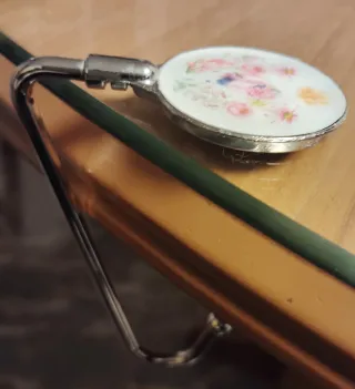 Colgador de bolso con diseño floral