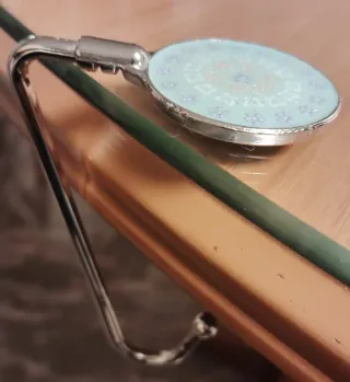 Colgador de bolso con diseño floral