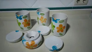 Juego de cocina de cerámica con flores