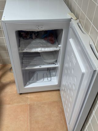 Congelador vertical OK.