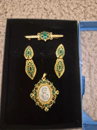 Conjunto Joyas Oro y Perlas Verdes