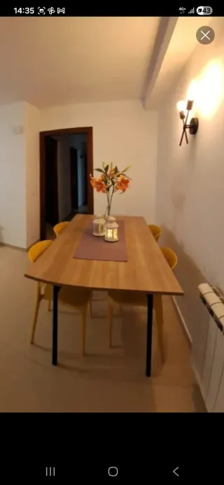 Mesa de comedor efecto madera con patas metalicas