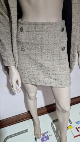 Conjunto Falda talla M y Blazer Talla L color bieg
