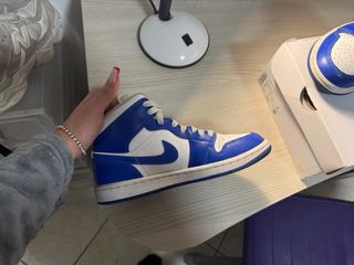 Jordan 1 Mid Kentucky Blue