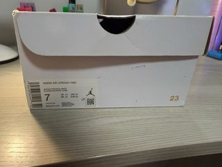 Jordan 1 Mid Kentucky Blue