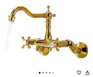 Grifo de metal dorado