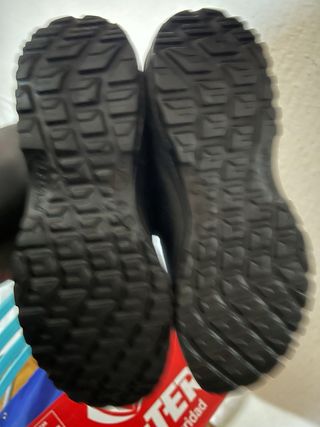 Zapatos de seguridad para mujer.