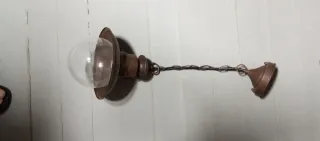 Lámpara de metal marrón y gris