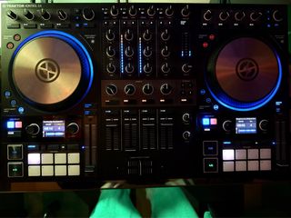 Controladora DJ Native Instruments Traktor S4 MK3