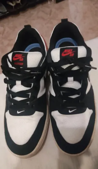 Zapatillas Nike SB Negras, Rojas y Blancas