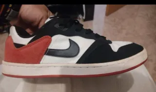 Zapatillas Nike SB Negras, Rojas y Blancas