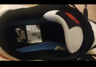 Zapatillas Nike SB Negras, Rojas y Blancas