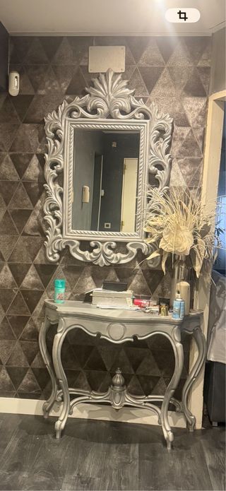 Recibidor y espejo plateado