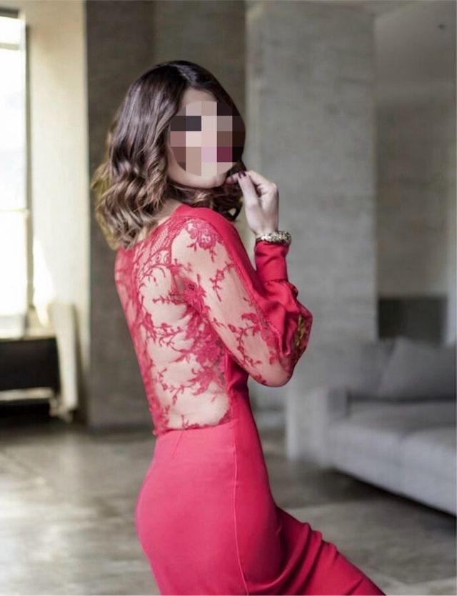 Vestido rojo elegante mujer