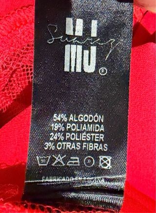 Vestido rojo elegante mujer