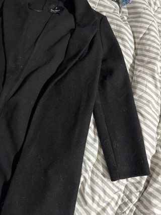 Abrigo negro Stradivarius