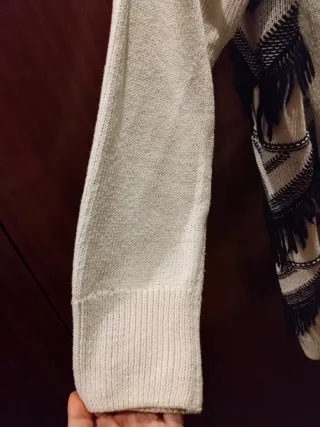 Casaco de malha comprido bege e preto